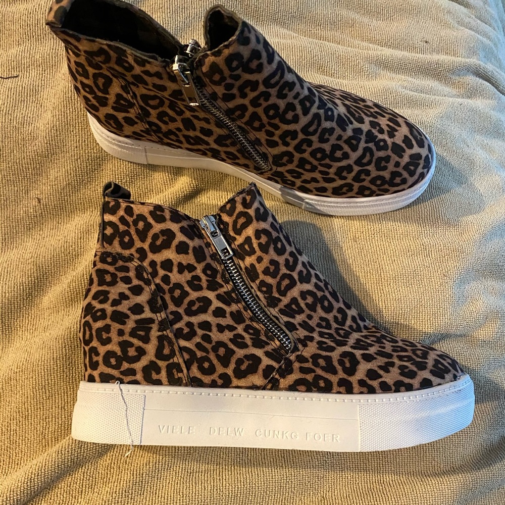 NEW Madden Look Euro Wedgie sneaker 39 (US 8)